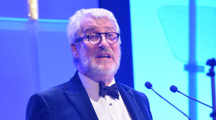 Jeremy Paxman receives the Outstanding Contribution Award (Credit: RTS/Richard Kendal)