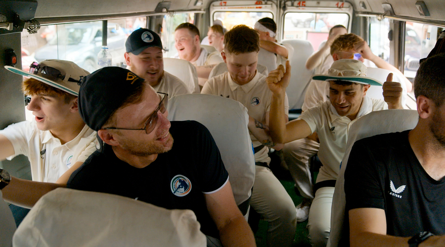 Freddie Flintoff sings Sweet Caroline in the minibus with his cricket team