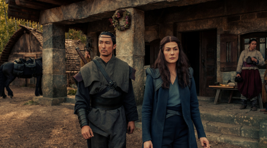 Daniel Henney and Rosamund Pike in The Wheel of Time (credit: Prime Video)