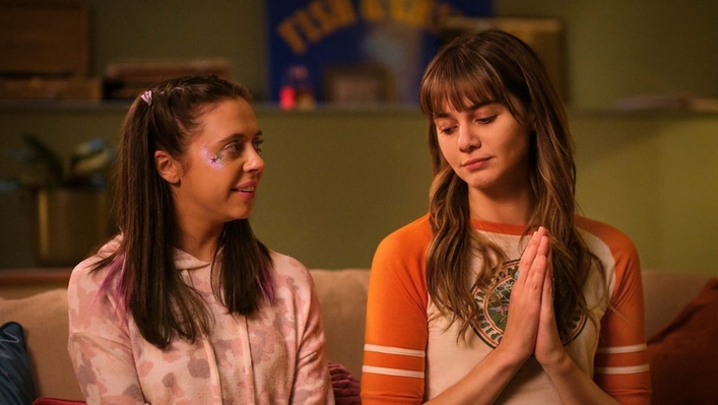 Emma Appleton and Bel Powley in Everything I Know About Love (Credit: BBC/Matthew Squire)