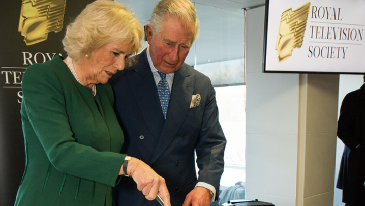 Prince Charles and the Duchess of Cornwall cut the RTS cake (Credit: RTS/Paul Hampartsoumian)
